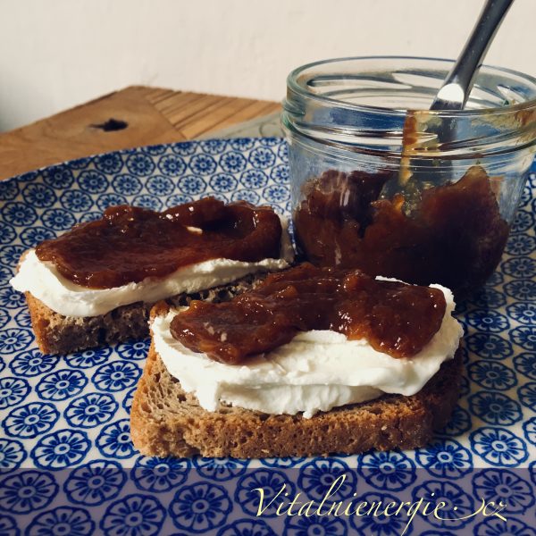 Rychlá meruňková marmeláda na žitném chlebu s tvarohem podle metabolic balance®